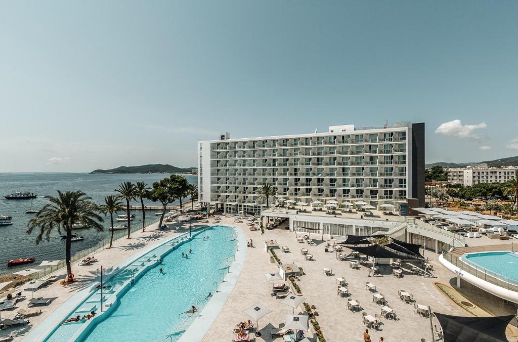 the ibiza twiins 4 sup vistas al mar hotel playa d'en bossa primera línea de playa ibiza