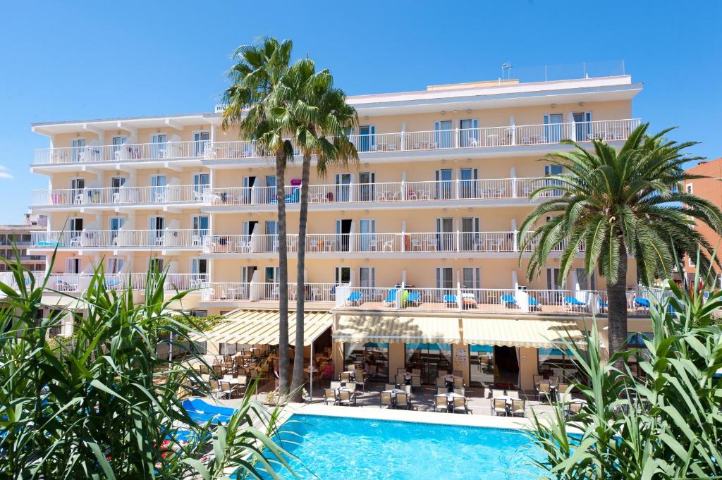universal hotel bikini a pie de playa cala millor mallorca