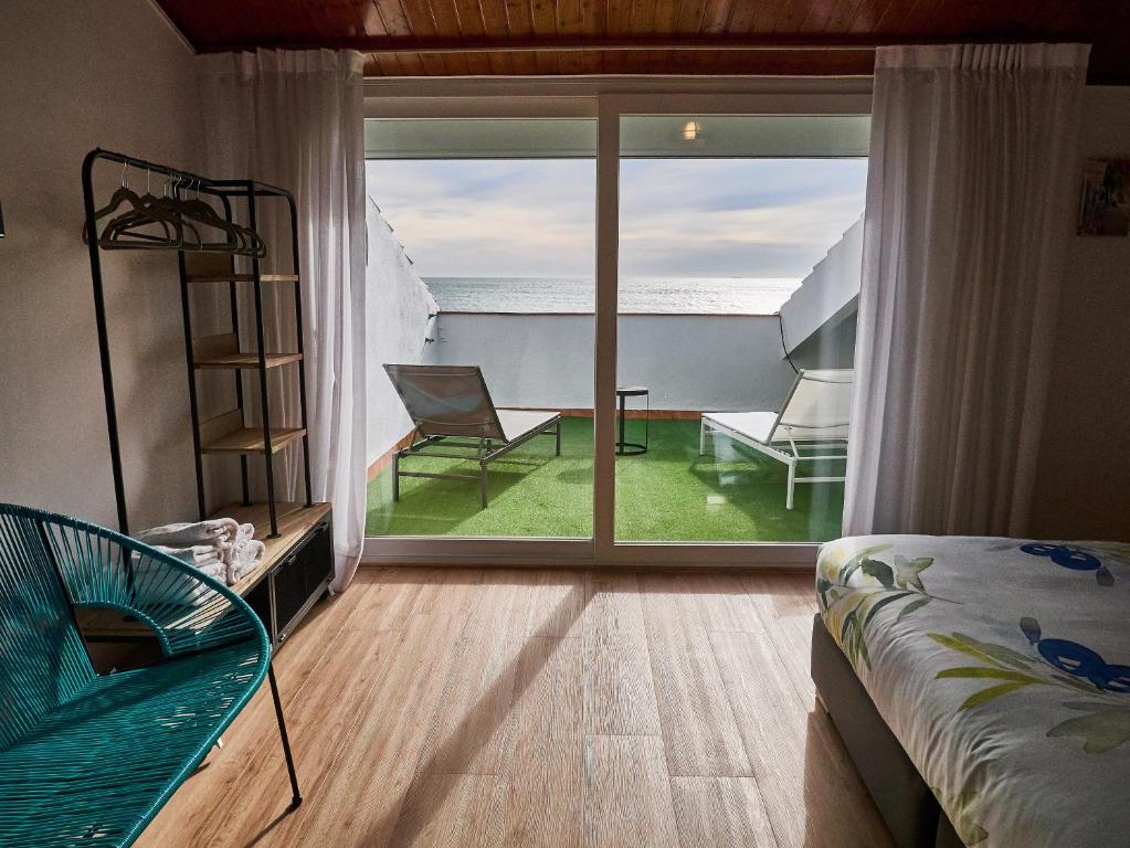 vila de premia hotel primera línea de playa premiá de mar cataluña vistas al mar