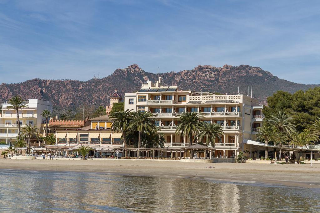 voramar vistas al mar hotel primera línea de playa benicàssim comunidad valenciana